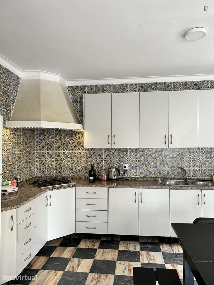 Quarto - localizado em Paranhos Porto - Grande imagem: 3/32