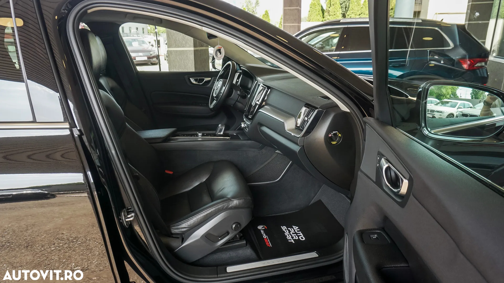 Volvo XC 60 T8 Twin Engine AWD Momentum - 26