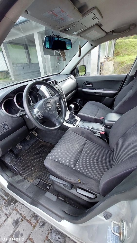 Suzuki Grand Vitara 2.0 - 9