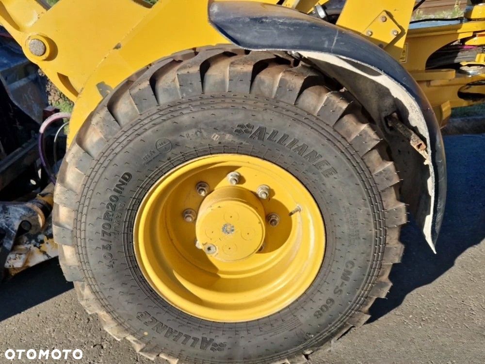 Caterpillar 908M - 8