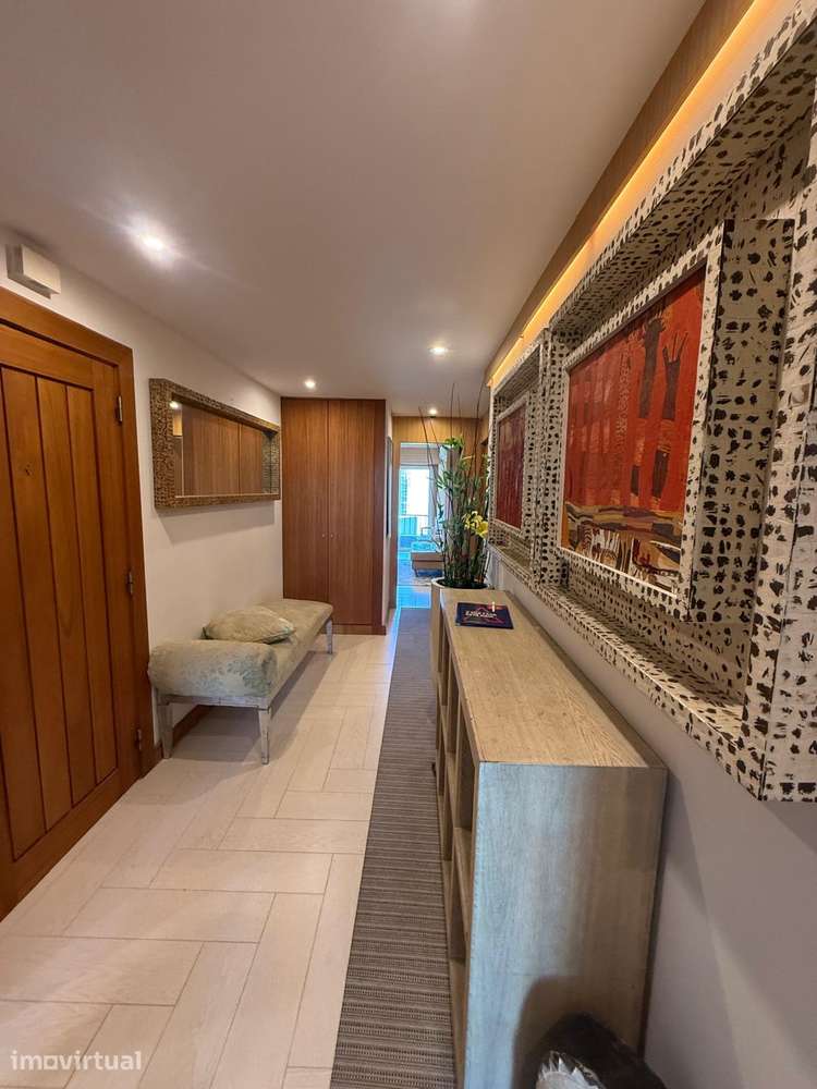 T3 com 3 Suites | Totalmente Remodelado e Mobilado | Centro de Gaia CO - Grande imagem: 3/17