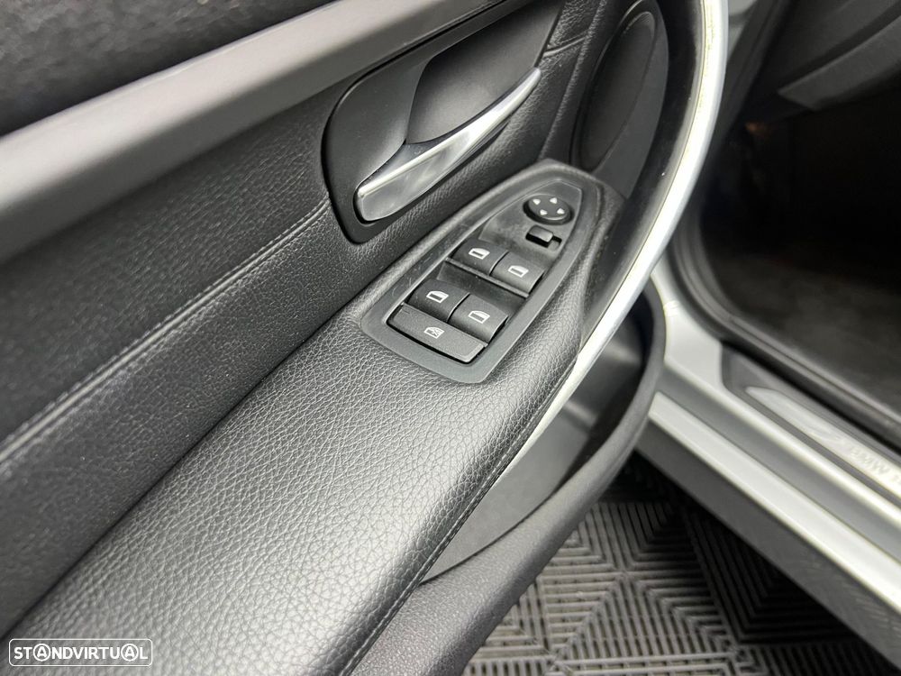 BMW 320 d Touring Pack M - 43