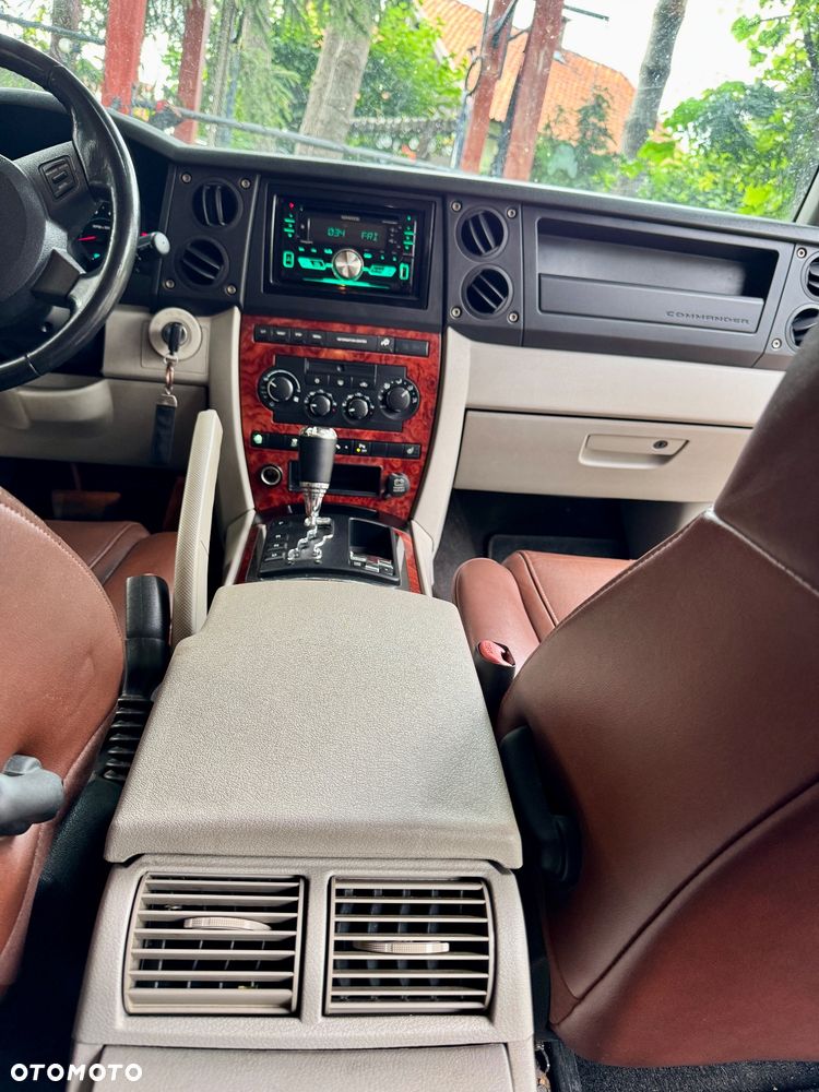 Jeep Commander 5.7 V8 Limited - 13