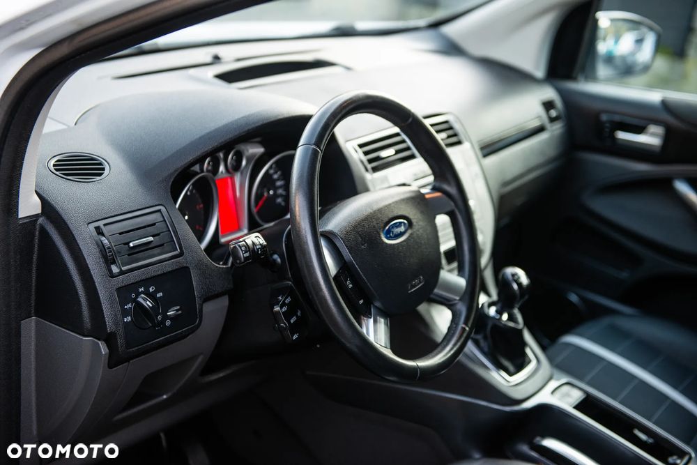 Ford Kuga 2.0 TDCi 4x4 Titanium - 20