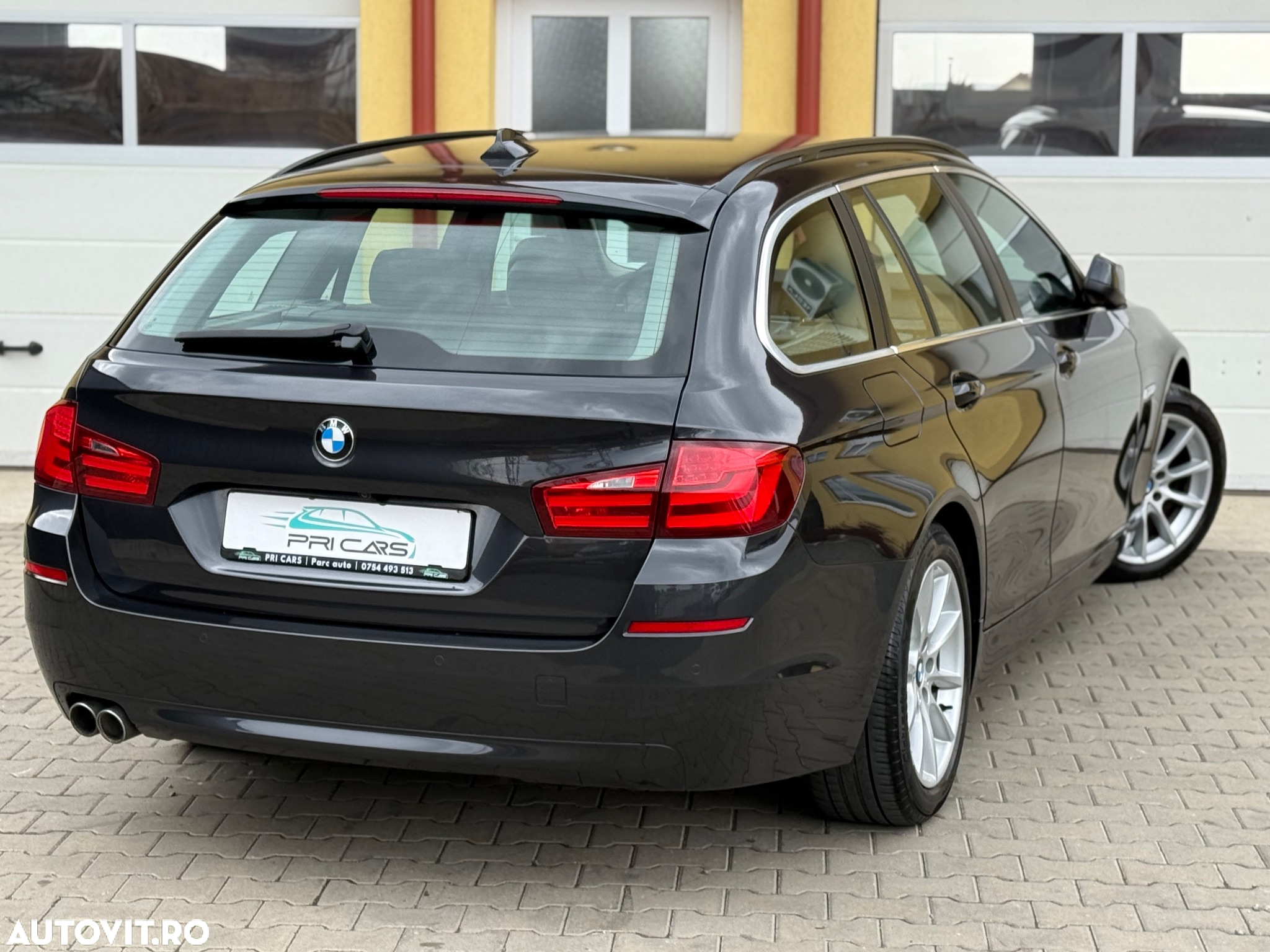 BMW Seria 5 520d Touring Aut. - 4