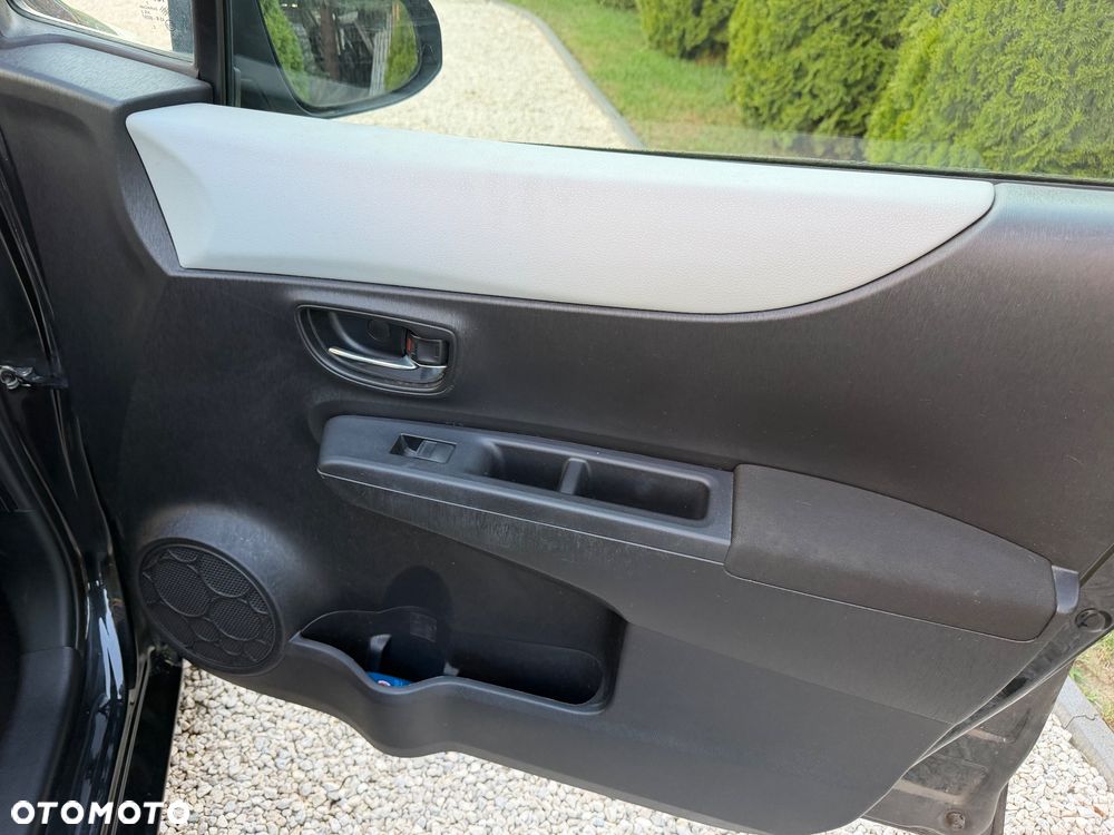Toyota Yaris Hybrid 100 Life - 21