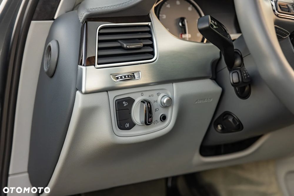 Audi S8 - 12