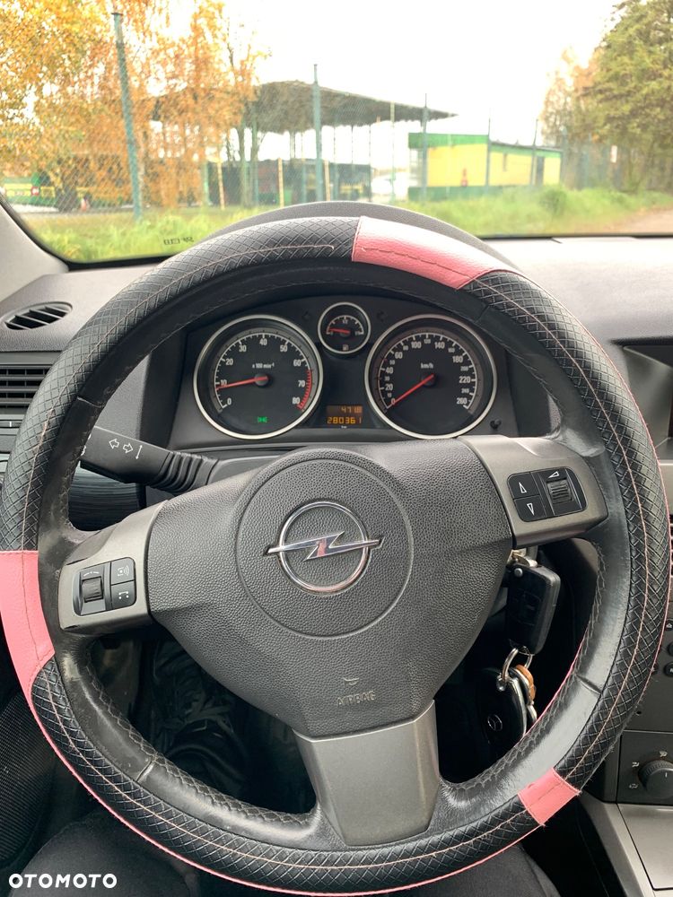 Opel Astra GTC 1.6 Cosmo - 10