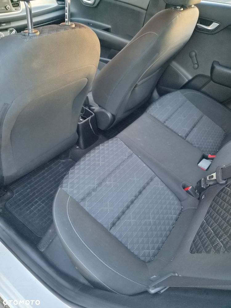 Kia Rio 1.2 M - 13