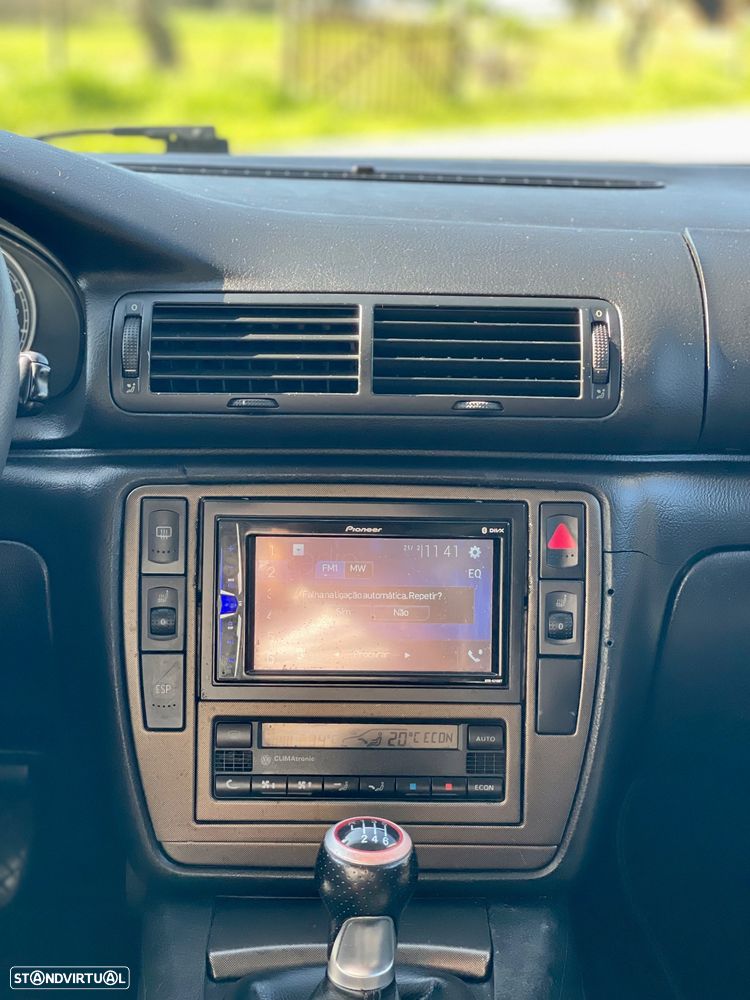 VW Passat 1.9 TDi Highline - 15