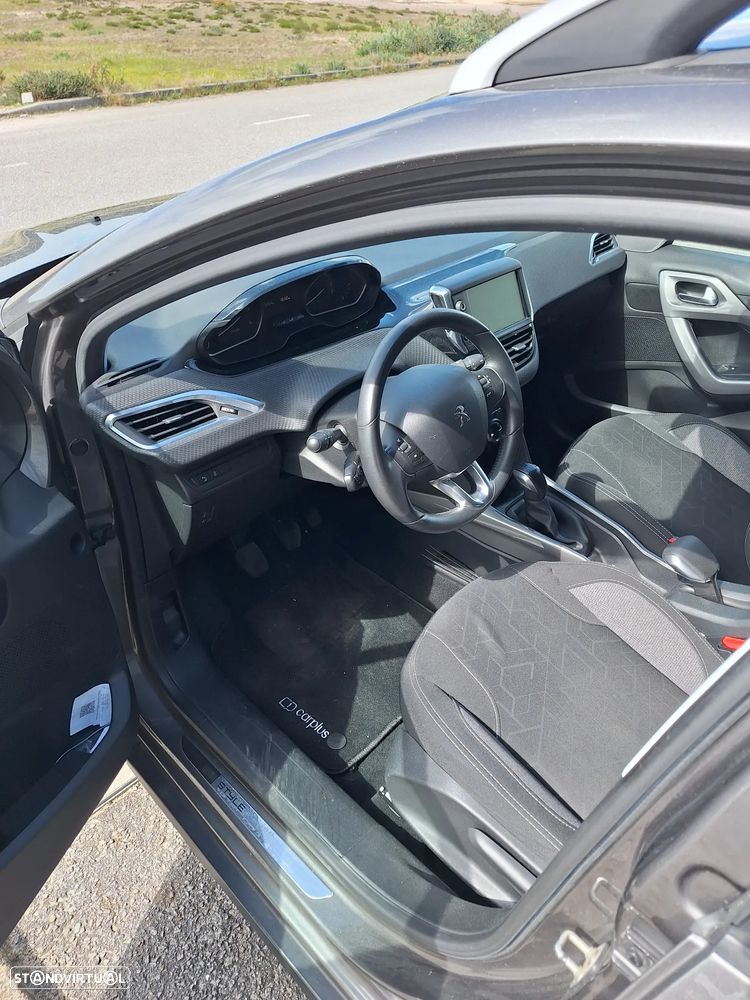 Peugeot 2008 1.6 BlueHDi Style - 4