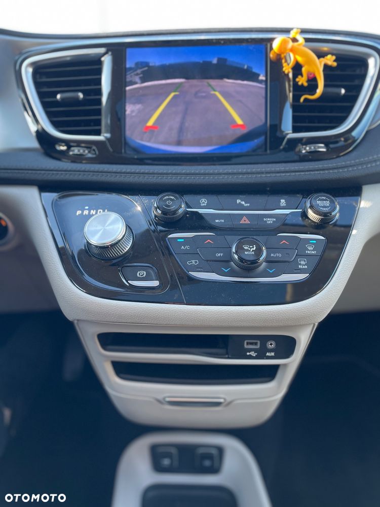 Chrysler Pacifica - 13