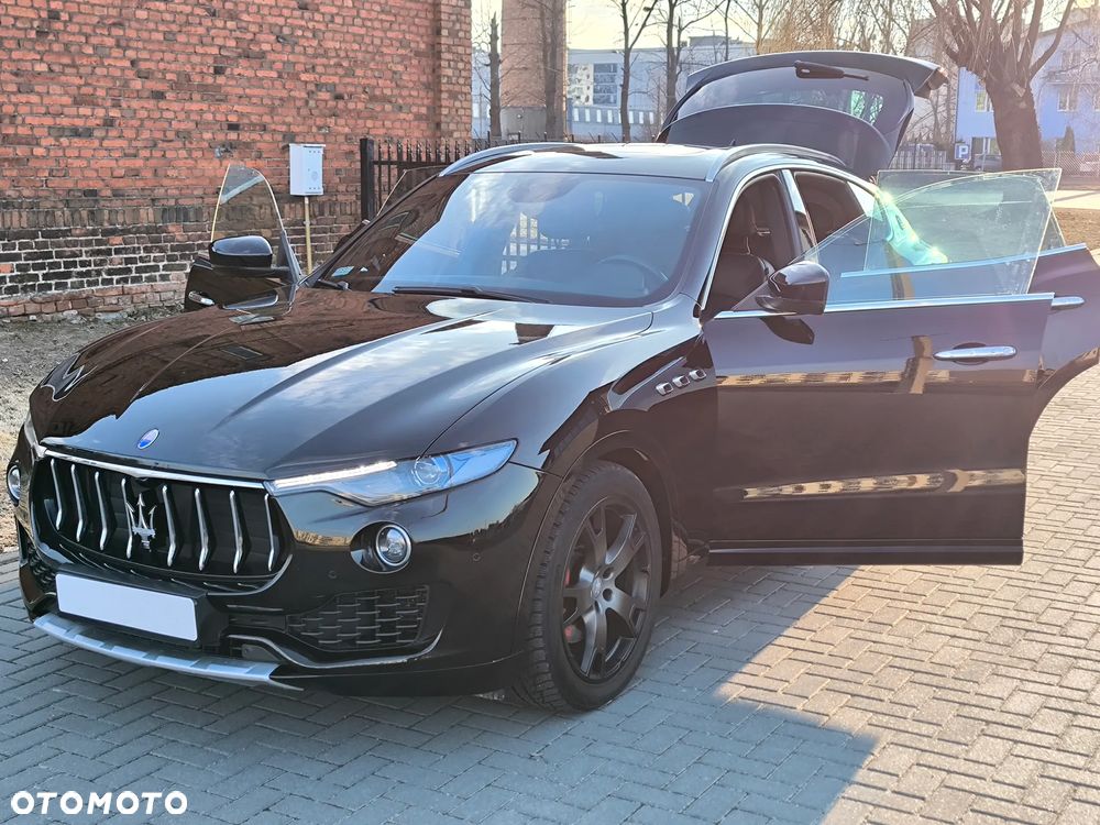 Maserati Levante Q4 Executive - 17