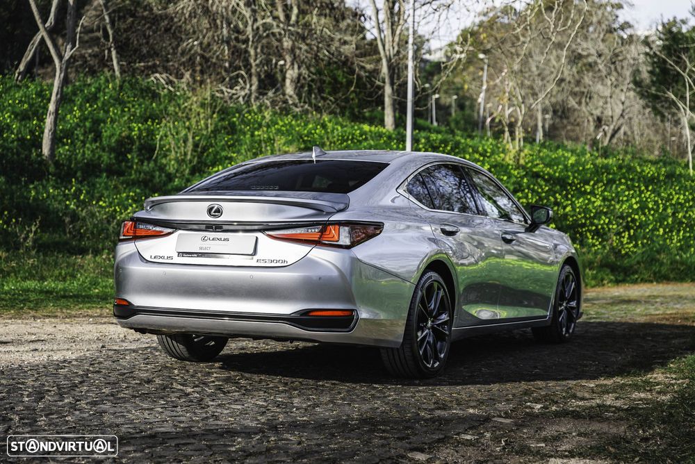 Lexus ES 300h Sport - 5