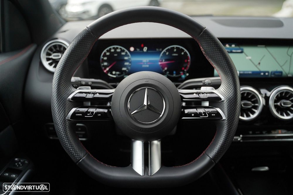 Mercedes-Benz GLA 180 d AMG Line - 20