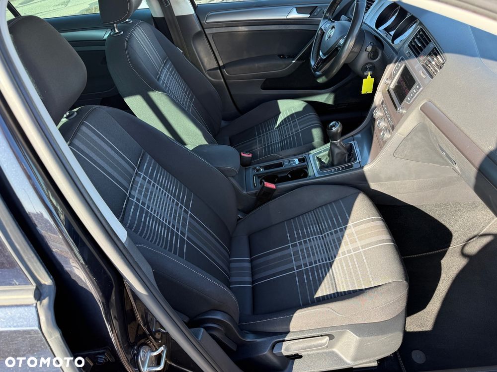 Volkswagen Golf 1.6 TDI BlueMotion Technology Lounge - 16