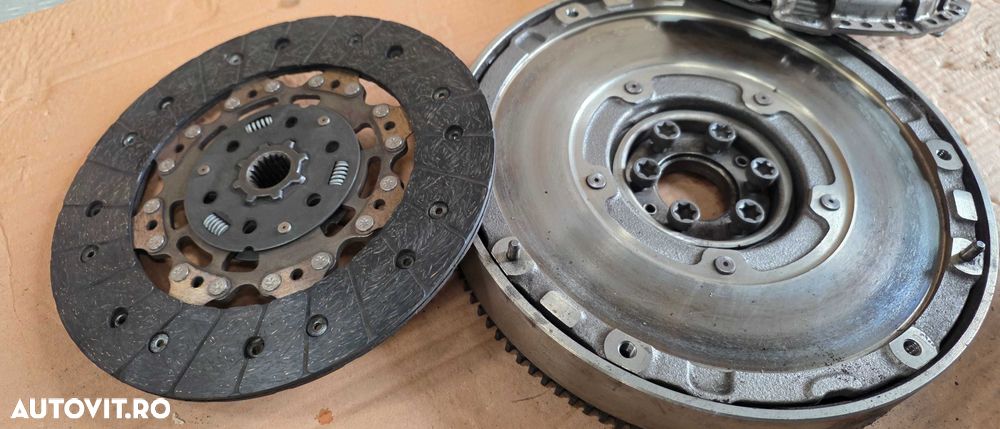 Volanta cu set ambreiaj Ford Focus 3 1.6 TDCI 2011 2012 / 2013 2014 - 2