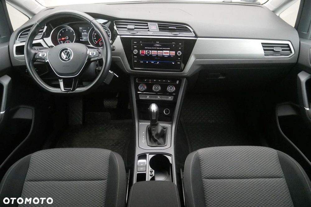 Volkswagen Touran - 8