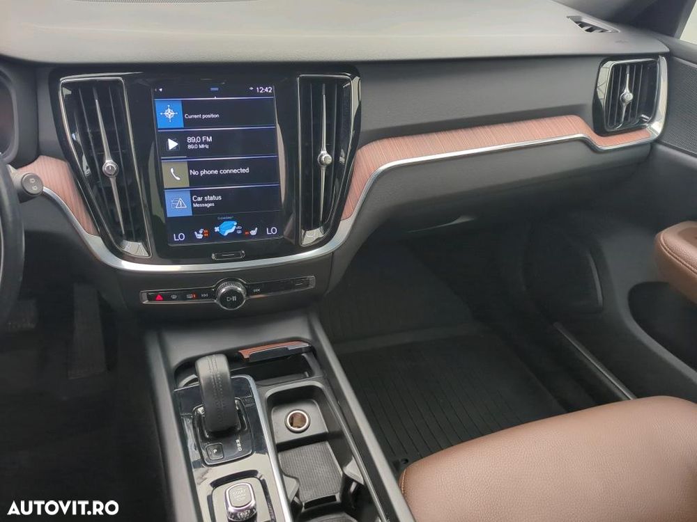 Volvo V60 B4 MHEV AT8 FWD Momentum Pro - 6