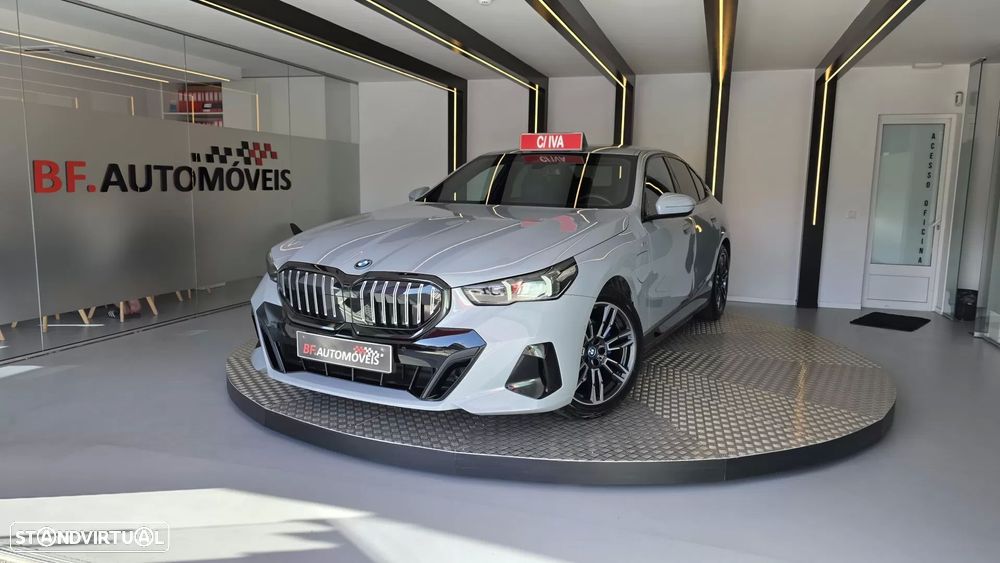 BMW 530 e Pack Desportivo M - 13