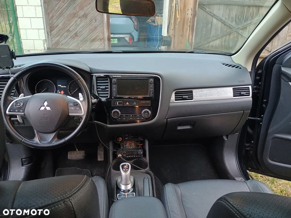 Mitsubishi Outlander 2.0 4WD Top - 10