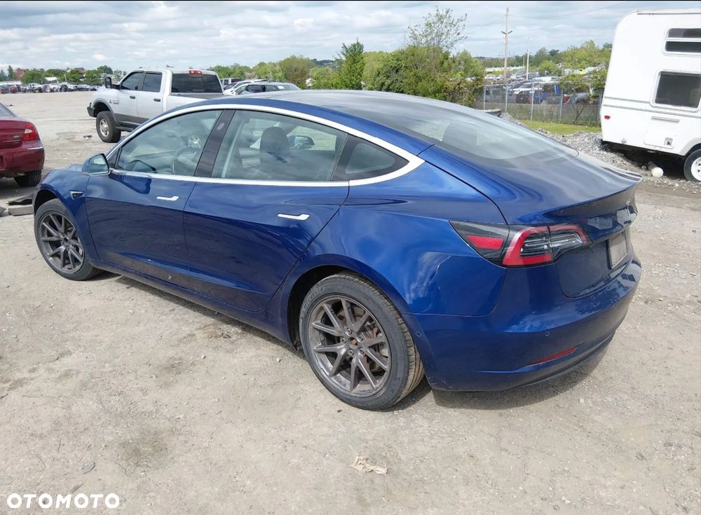 Tesla Model 3 - 3
