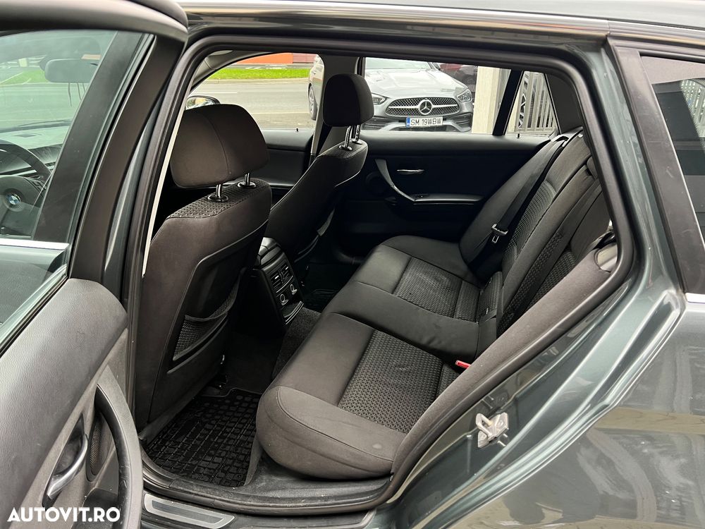 BMW Seria 3 318d DPF Touring Edition Lifestyle - 17