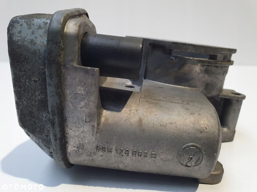 PRZEPUSTNICA VW Touran 2.0 TDI 03G128063B - 7