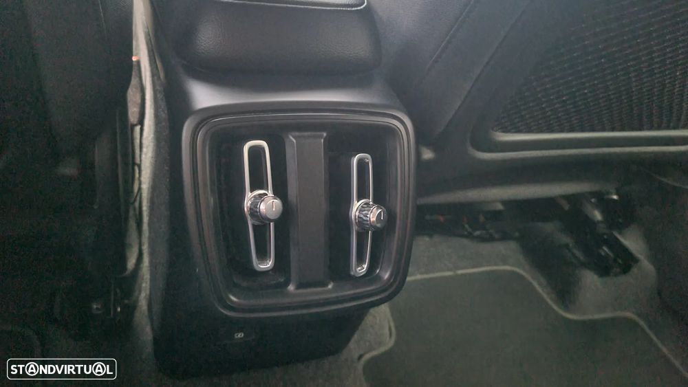 Volvo XC 40 1.5 T3 Momentum Geartronic - 22