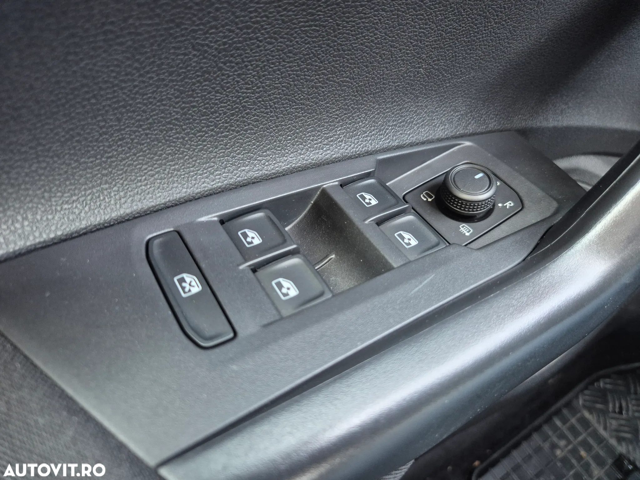 Volkswagen Polo 1.0 TSI DSG Life - 30