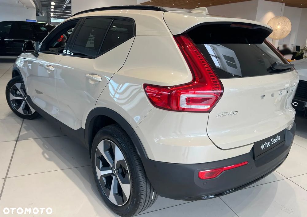 Volvo XC 40 B4 AWD Ultimate Dark - 17
