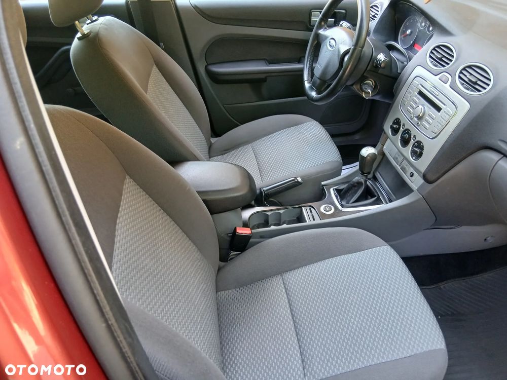 Ford Focus 1.6 Ambiente - 11