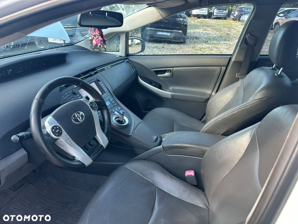Toyota Prius (Hybrid) Executive - 5