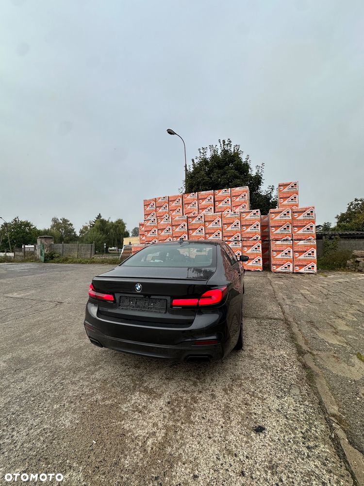 BMW Seria 5 M550i xDrive sport - 8