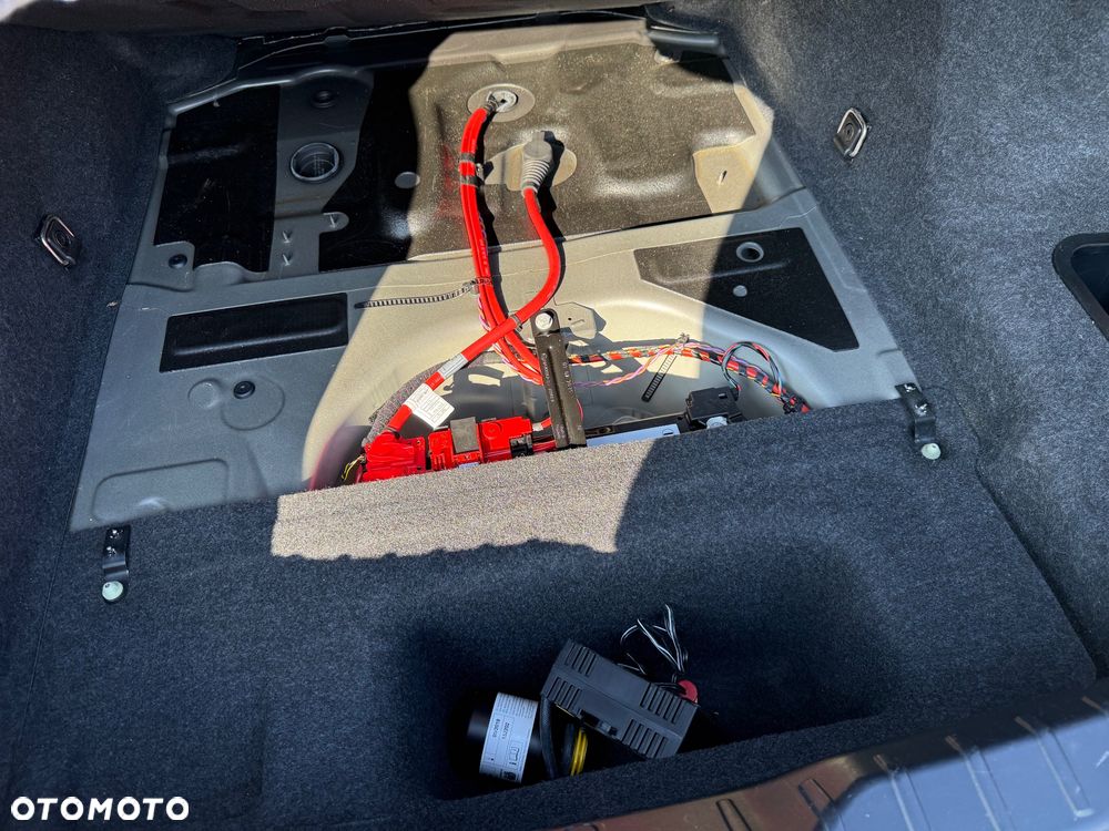 BMW Seria 5 518d - 23