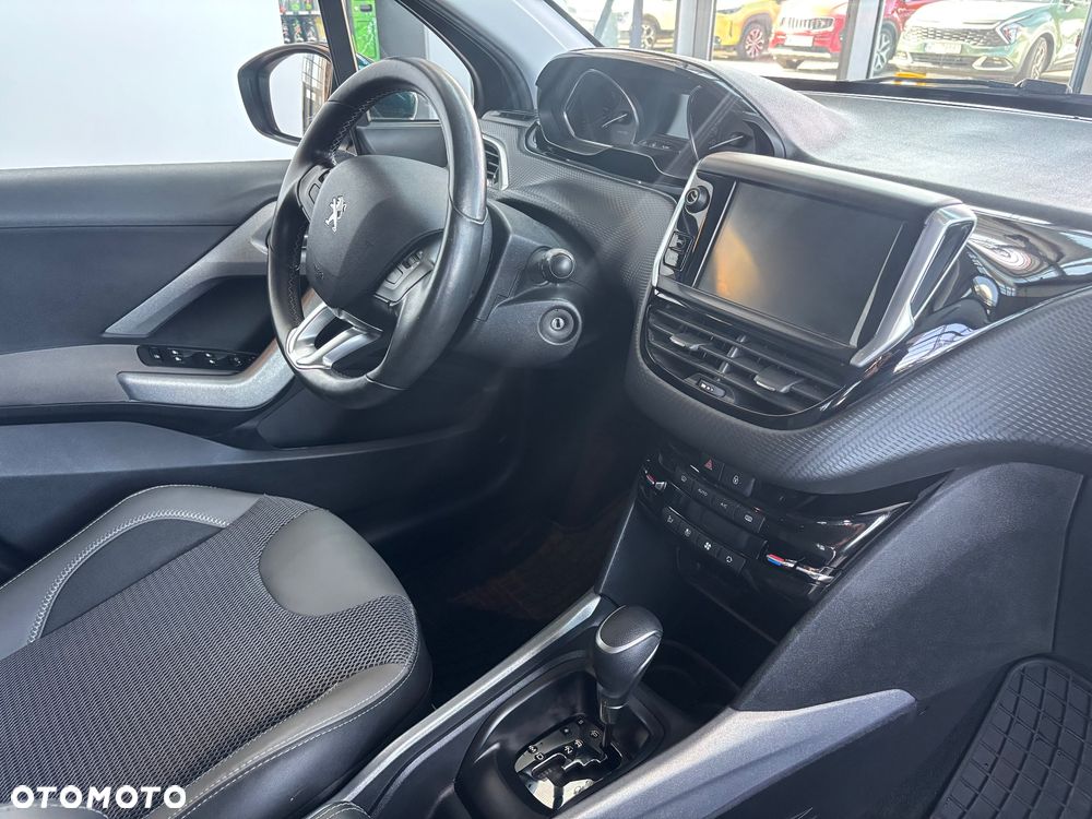 Peugeot 2008 1.2 Pure Tech Allure S&S EAT6 - 11