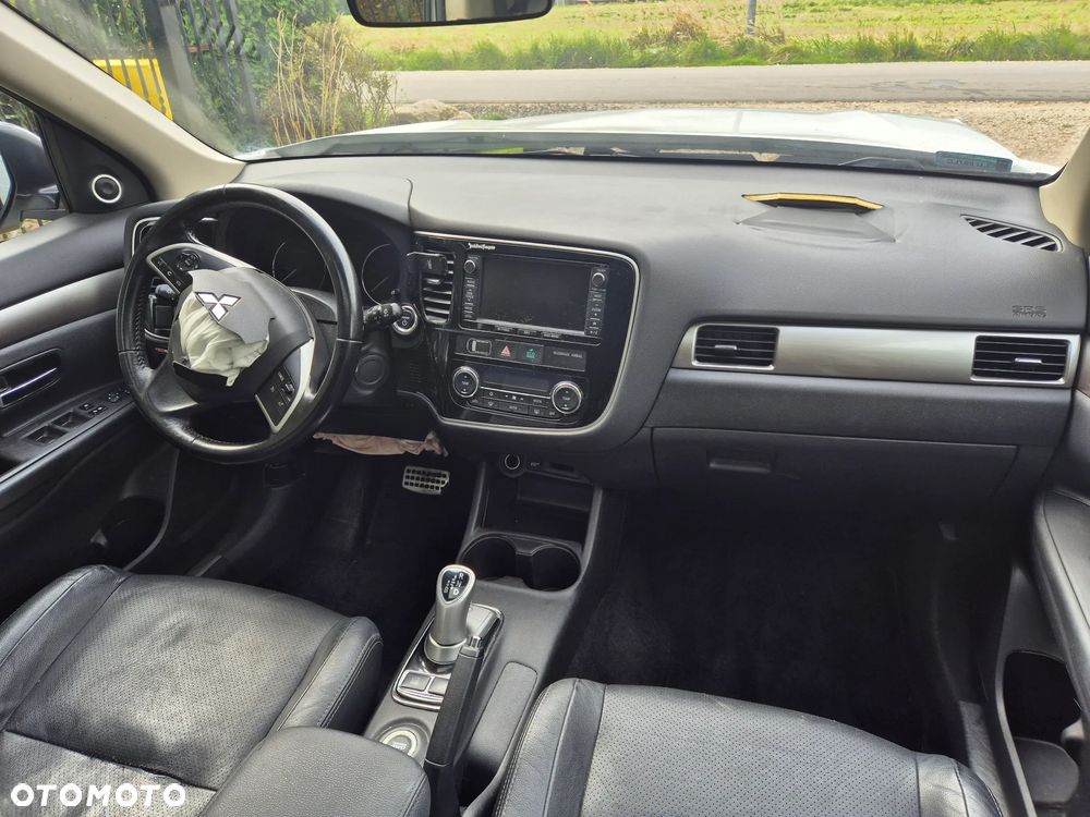 Mitsubishi Outlander PHEV Instyle NAVI + - 9