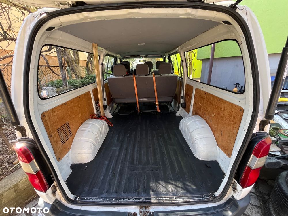 Toyota Hiace - 13