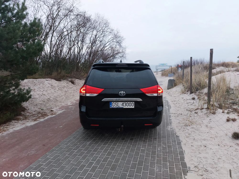 Toyota Sienna 3.5 XLE AWD - 10