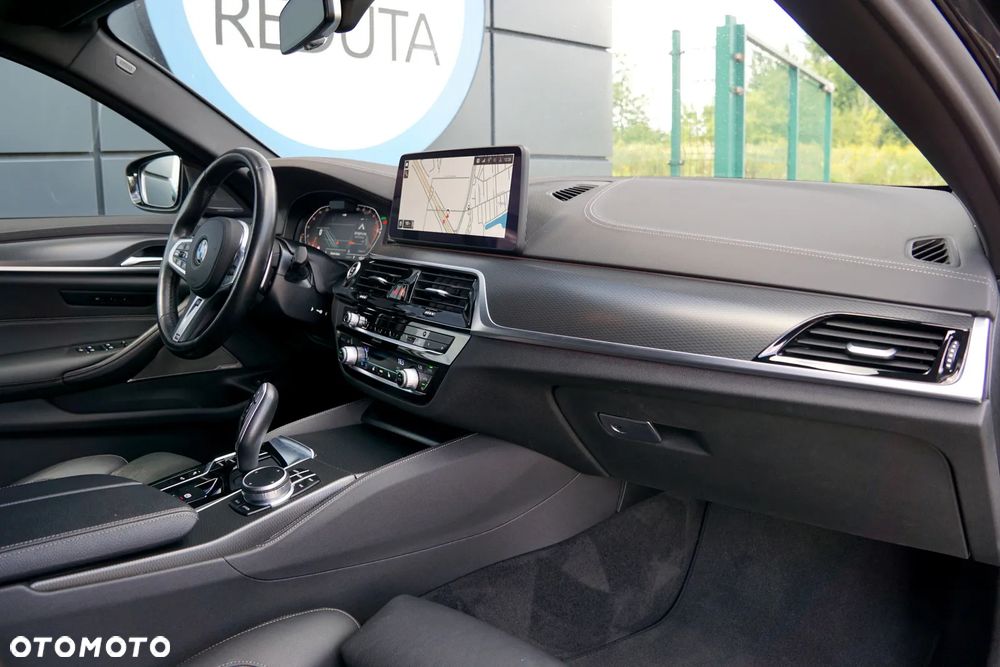BMW Seria 5 540d xDrive Touring M Sport Edition - 18