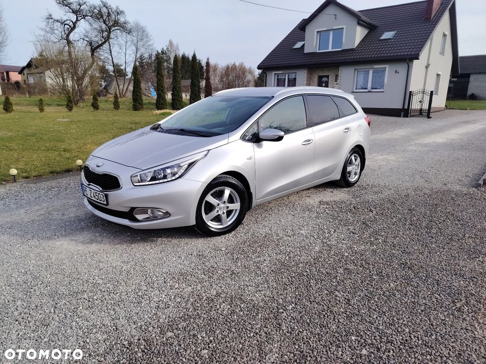 Kia Ceed 1.6 GDI Dream Team Edition - 1