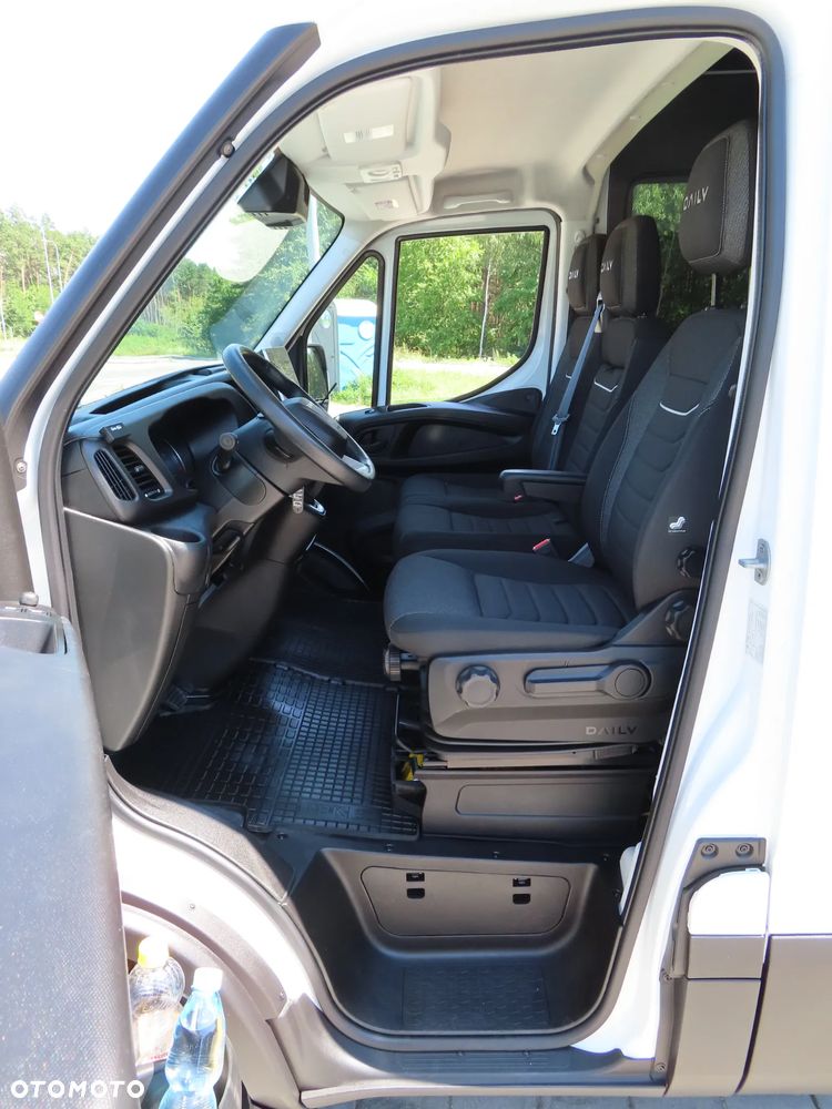 Iveco DAILY 35S18 DOKA Dubel Brygadowy MIXTO 7-Mio Os.+812 Kg Ład. POWER 3.0 HPI 180 KM Hi-Matic Automat L4H2 Rozstaw Osi 4100 mm WZMACNIANY FULL OPCJA Wyposażenia Gwarancja Fabryczna HAK 3500 KG Stan Auta Jak Z Salonu NOWY - 29