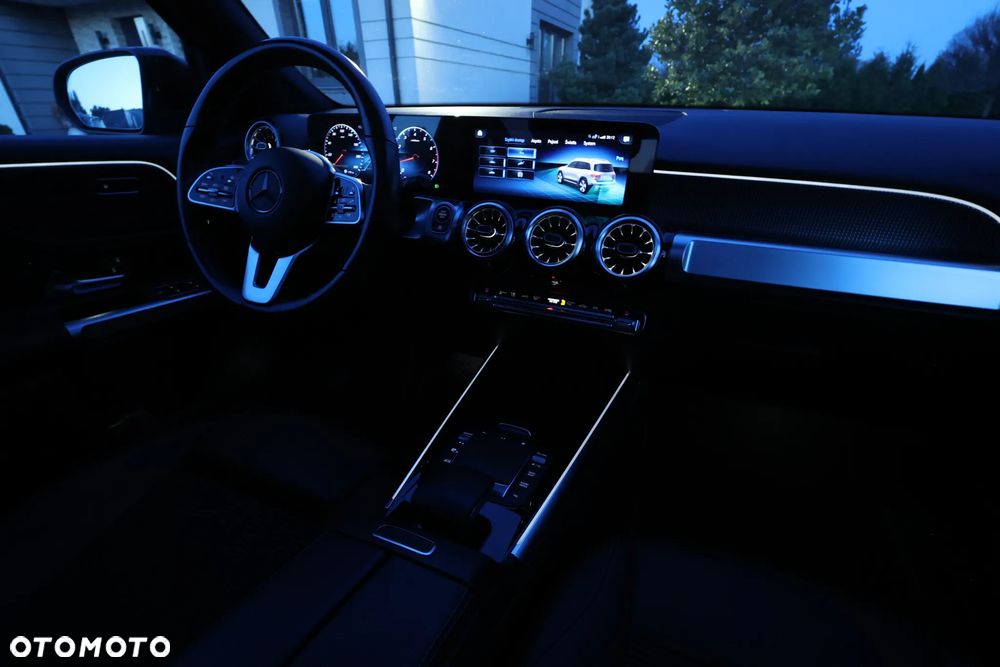 Mercedes-Benz GLB - 33