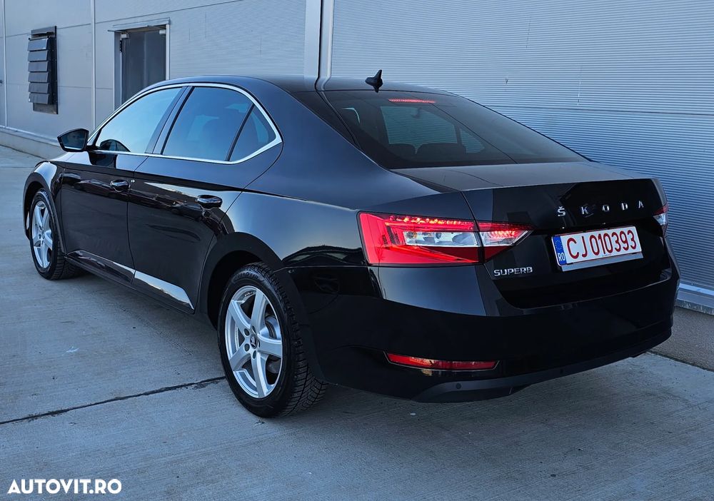 Skoda Superb 2.0 TDI DSG Sportline - 6