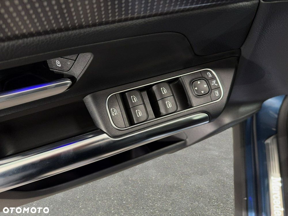 Mercedes-Benz GLA - 36