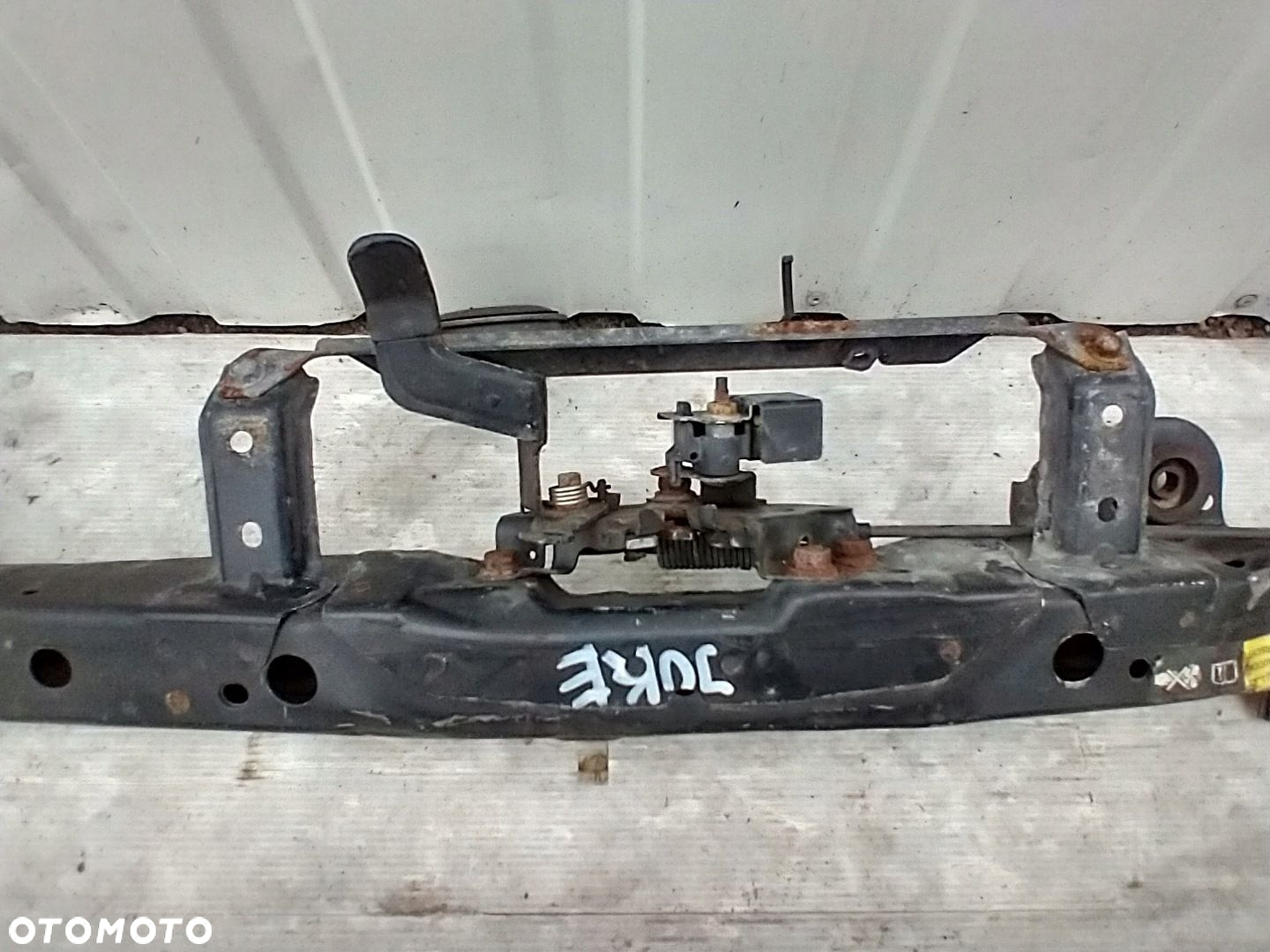 NISSAN JUKE I F15 PAS PRZEDNI GÓRNY ZAMEK MASKI WZMOCNIENIE KLAKSON - 3