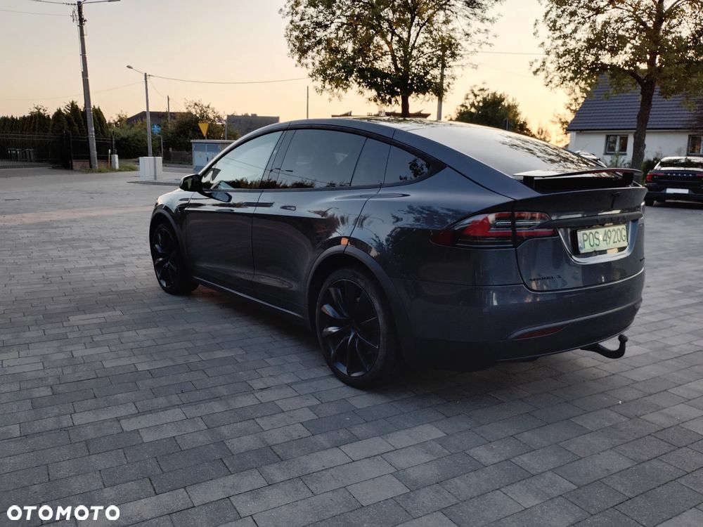 Tesla Model X - 7