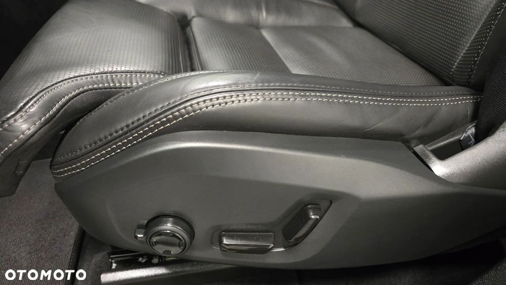 Volvo XC 60 B4 D AWD Plus Dark - 14