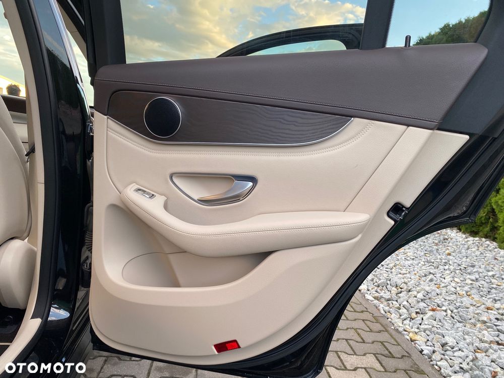 Mercedes-Benz GLC - 32