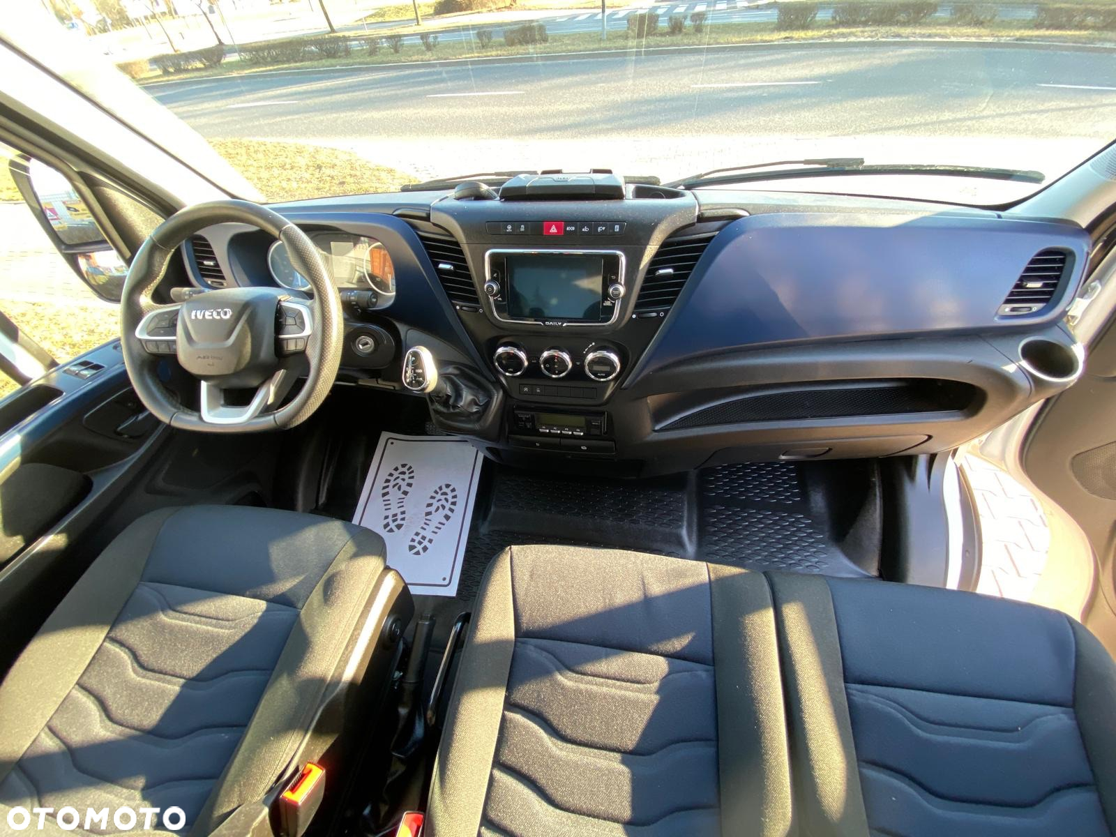 Iveco DAILY 35-160 2,3 HPI KONTENER CHŁODNIA MITSUBISHI WINDA ZEPRO - 40